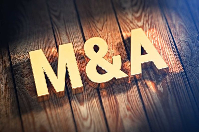 <strong>Minera Alamos (TSXV:MAI,OTCQX:MAIFF) announced that it has completed its purchase of the Pan gold mine and two development-stage projects in Nevada from Equinox Gold (TSX:EQX,NYSEAMERICAN:EQX)<a href="https://investingnews.com/stocks/tsx-eqx/equinox-gold/"></a>.</strong>
The Toronto-based company said Wednesday  (October 1) that it closed the previously announced transaction to acquire the Pan mine, along with the Gold Rock and Illipah projects in White Pine County.
Under the terms, Minera Alamos paid Equinox Gold roughly US$88 million in cash and issued nearly 97 million shares, leaving Equinox with a 9.15 percent stake in the company. 
The company also secured a US$25 million gold prepayment facility with Auramet International, structured as a 24-month loan repayable in 7,830 ounces of gold. 
Minera Alamos Chief Executive Darren Koningen said the acquisition provides both immediate production and a pipeline of late-stage assets.
“We are excited to close this transformational acquisition for Minera Alamos,” Koningen said. “The addition of the Pan gold mine, along with the Gold Rock and Illipah projects, provides immediate production and cash flow while significantly expanding our late-stage project development pipeline.”
Pan is a heap leach operation that has been producing around 40,000 ounces of gold annually. Combined with development plans at Copperstone, Cerro de Oro, and Gold Rock, Minera Alamos expects to eventually scale production to more than 175,000 ounces a year, according to earlier preliminary assessments.
Meanwhile, the sale allows Equinox Gold to retain exposure to the Nevada assets through its minority equity stake in Minera Alamos. 
Equinox, which operates multiple mines across the Americas, said earlier it was looking to streamline its portfolio and recycle capital into core projects.
For Minera Alamos, the addition of the Pan mine provides steady cash flow, while Gold Rock and Illipah add long-term optionality. Both development projects are in Nevada’s Battle Mountain–Eureka trend, a region known for its high concentration of producing gold mines.
The Nevada acquisition represents the second major financing effort for Minera Alamos in less than two months. 
The company expects near-term contributions from Pan while advancing development work at Gold Rock and Illipah. Construction and permitting activities are underway, with timelines tied to gold market conditions and project economics.
<strong>Securities Disclosure: I, Giann Liguid, hold no direct investment interest in any company mentioned in this article.</strong>
This post appeared first on investingnews.com